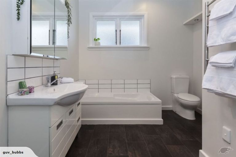 Photo of property in 104 Retreat Road, Avonside, Christchurch, 8061