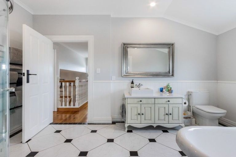 Photo of property in 11 Colenso Avenue, Hospital Hill, Napier, 4110