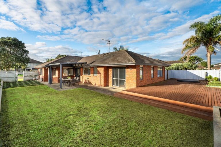 Photo of property in 16 Turnberry Drive, Wattle Downs, Auckland, 2103