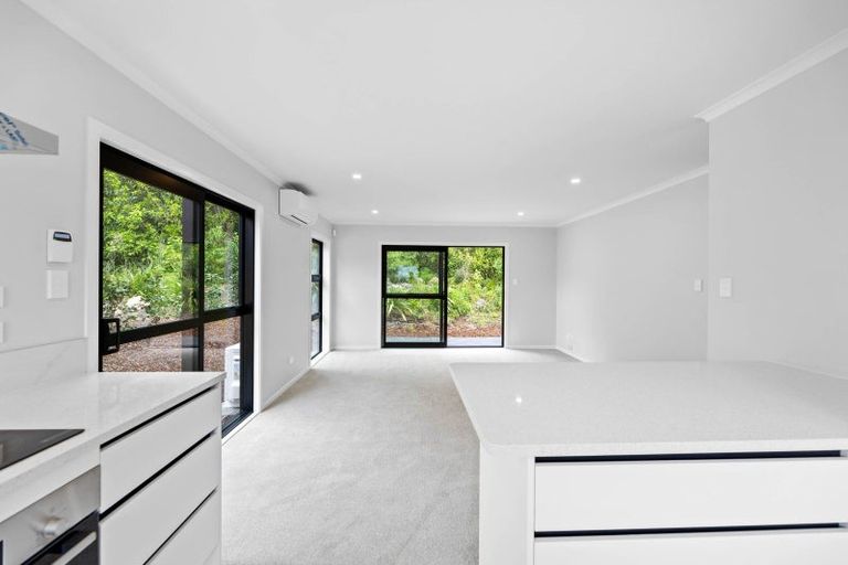 Photo of property in 9 Winnie Close, Acacia Bay, Taupo, 3330