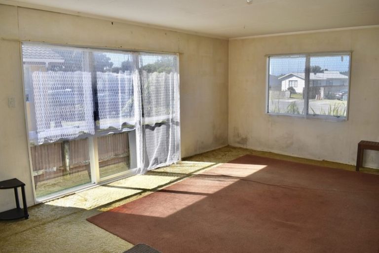 Photo of property in 16 Colenso Place, Otaki Beach, Otaki, 5512
