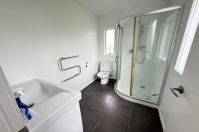 Photo of property in 21 Caribbean Drive, Unsworth Heights, Auckland, 0632