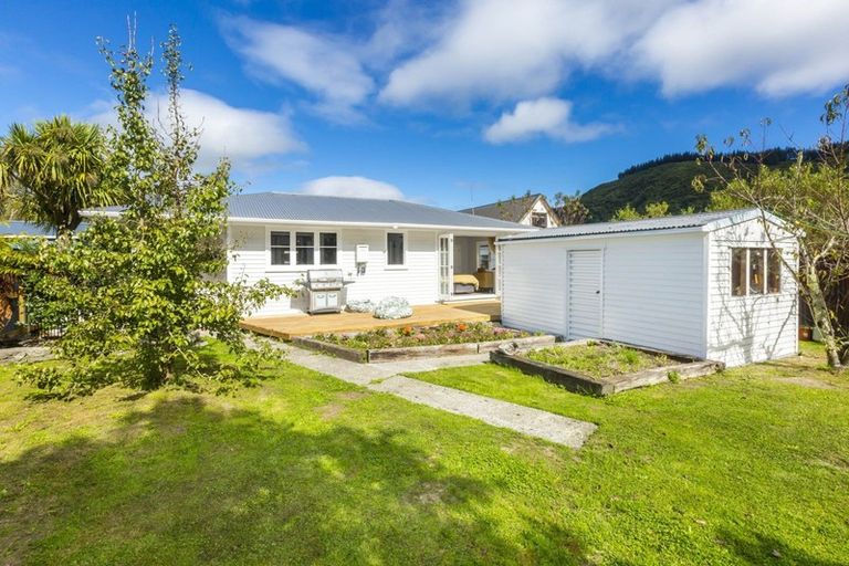 Photo of property in 43 Gillespies Road, Birchville, Upper Hutt, 5018