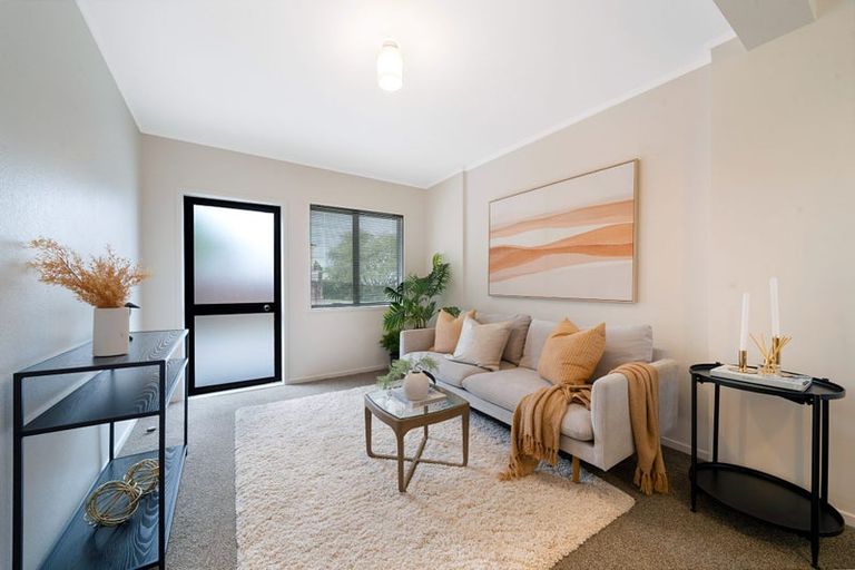 Photo of property in 2/12 Grimshaw Place, Henderson, Auckland, 0612