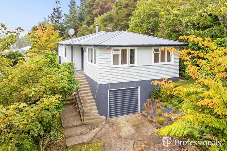 Photo of property in 11 Morrison Grove, Stokes Valley, Lower Hutt, 5019