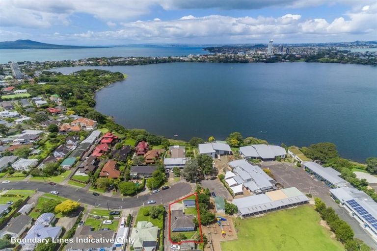 Photo of property in 23 Otakau Road, Milford, Auckland, 0620