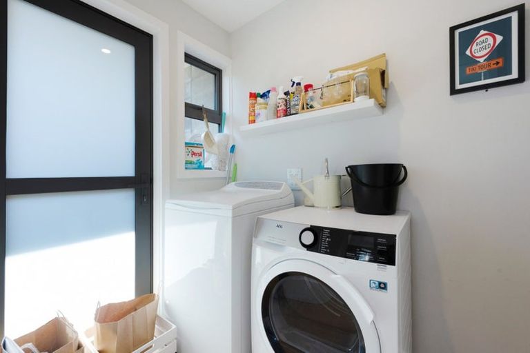 Photo of property in 19 Miles Crescent, Newlands, Wellington, 6037