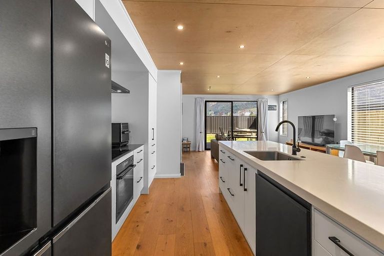 Photo of property in 28 Dunn Street, Lake Hawea, 9382