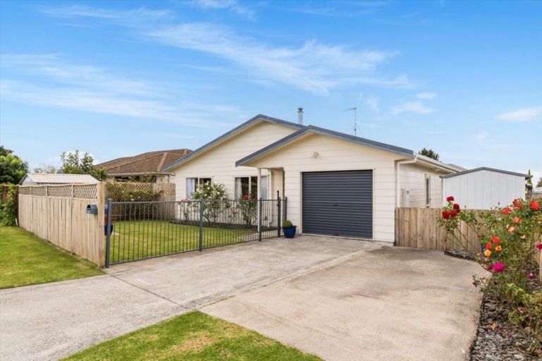 Photo of property in 13 Macloughlin Drive, Te Puke, 3119