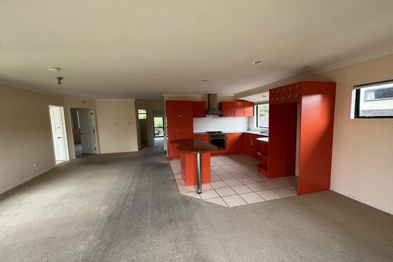 Photo of property in 12 Lone Tree Avenue, Te Atatu Peninsula, Auckland, 0610