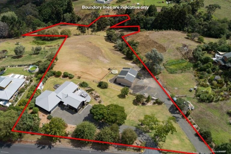 Photo of property in 39 Pipitiwai Drive, Helensville, Kaukapakapa, 0871