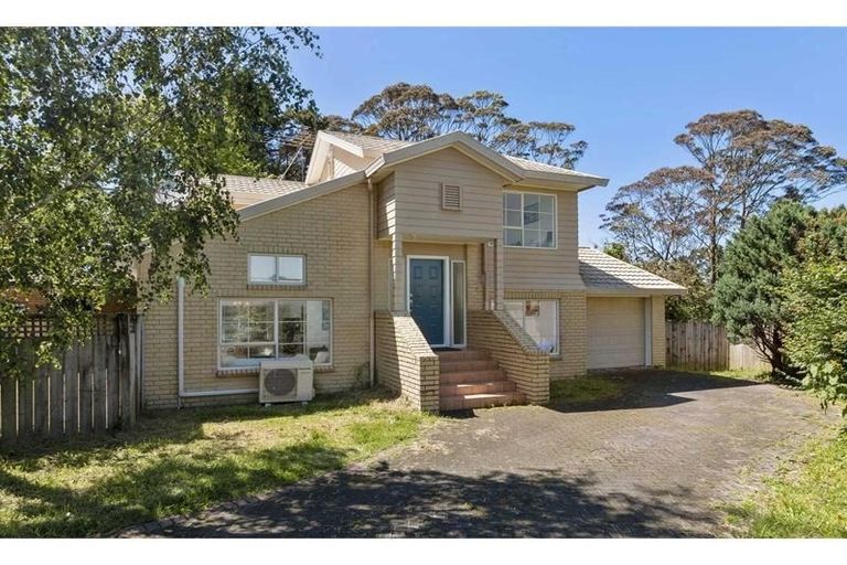 Photo of property in 2 Sheriff Place, Randwick Park, Auckland, 2105