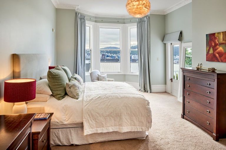 Photo of property in 29 The Crescent, Roseneath, Wellington, 6011