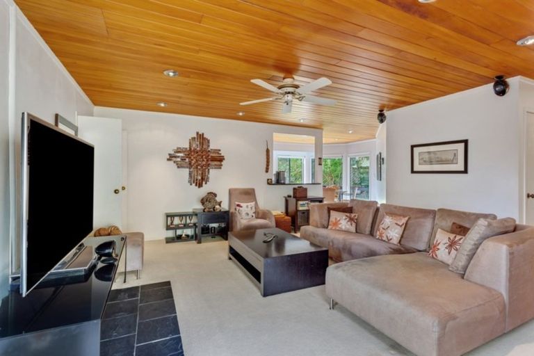 Photo of property in 3 Scorpio Place, Windsor Park, Auckland, 0632