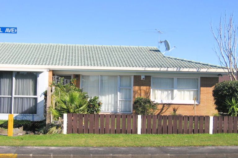 Photo of property in 2/12 Alf Walker Place, Papakura, 2110