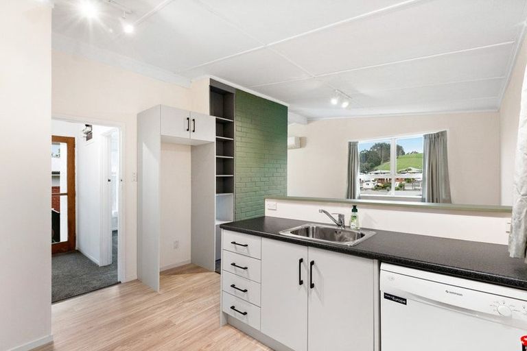 Photo of property in 6 Weir Street, Green Island, Dunedin, 9018