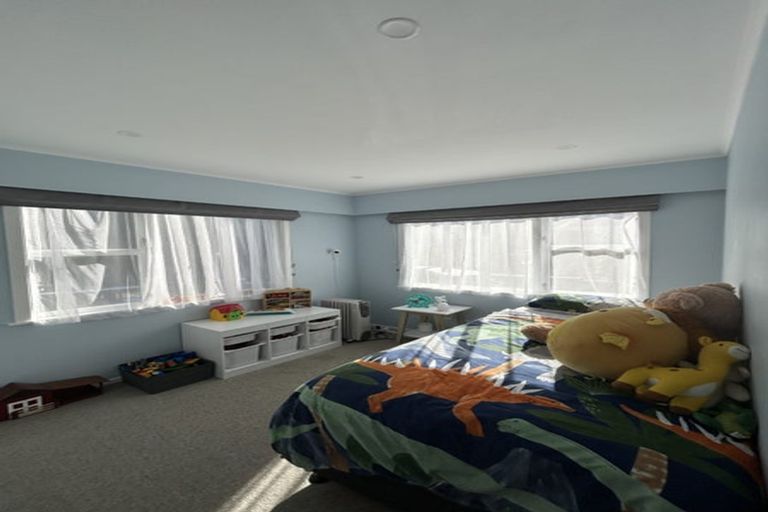 Photo of property in 74 Akaroa Drive, Maupuia, Wellington, 6022