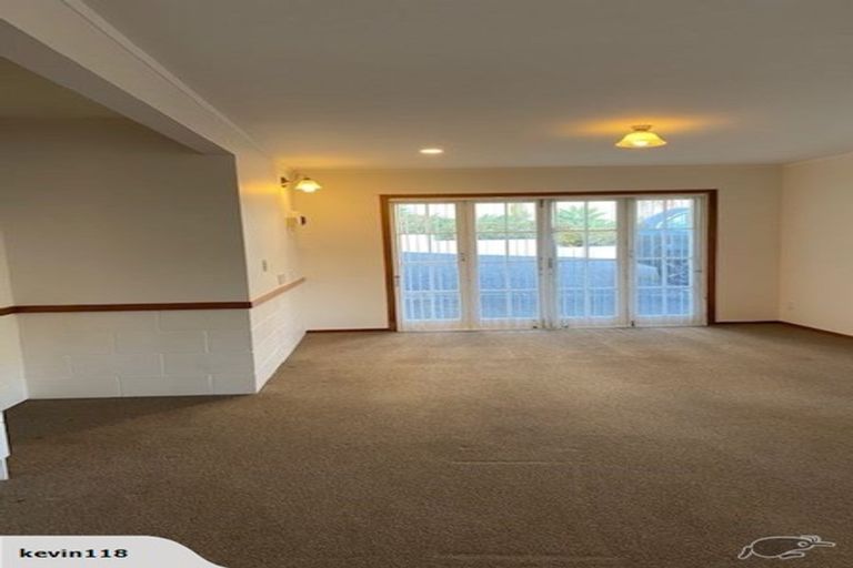 Photo of property in 2/160 Mokoia Road, Chatswood, Auckland, 0626