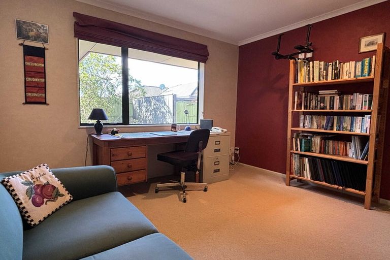 Photo of property in 151 Schnell Drive, Kelvin Grove, Palmerston North, 4414