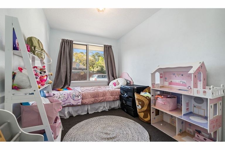 Photo of property in 2/50 Valecrest Avenue, Parklands, Christchurch, 8083