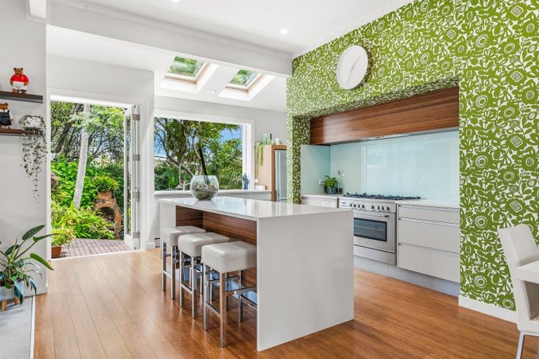 Photo of property in 1/9a Regent Street, Devonport, Auckland, 0624