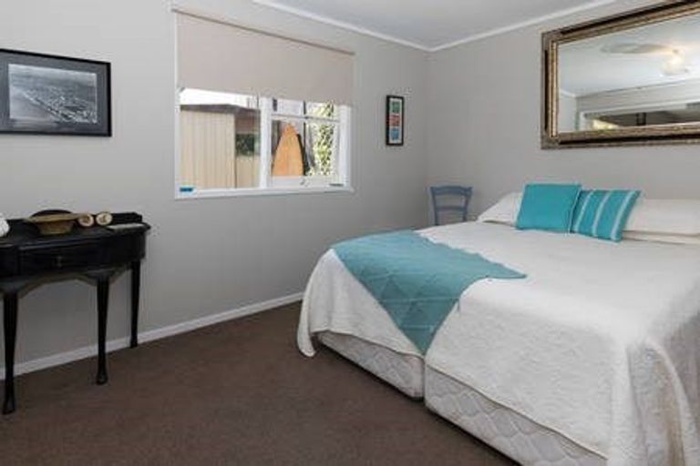 Photo of property in 42a The Esplanade, Eastern Beach, Auckland, 2012