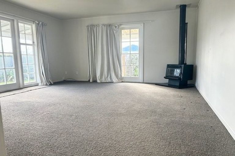 Photo of property in 11 Domett Street, Waitara, 4320