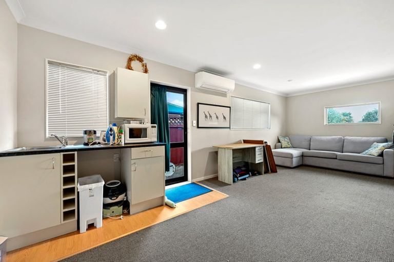 Photo of property in 6 Fencourt Place, Rototuna North, Hamilton, 3210