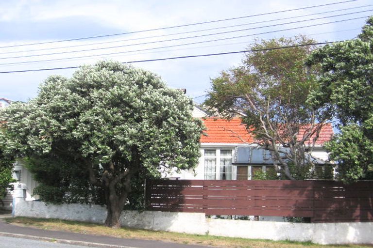 Photo of property in 2 Ashleigh Crescent, Miramar, Wellington, 6022