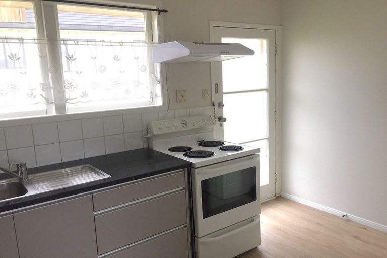 Photo of property in 2/9 Wells Road, Bucklands Beach, Auckland, 2012