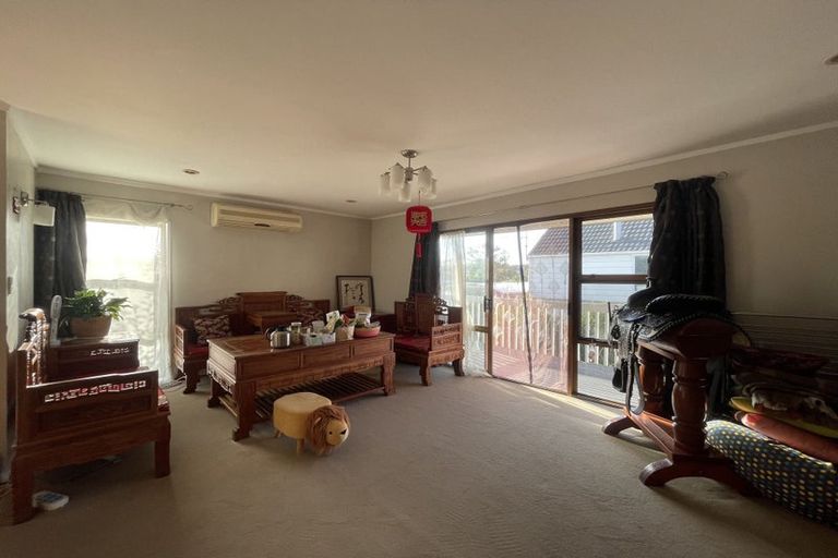 Photo of property in 1/2 Brian Avenue, Forrest Hill, Auckland, 0620