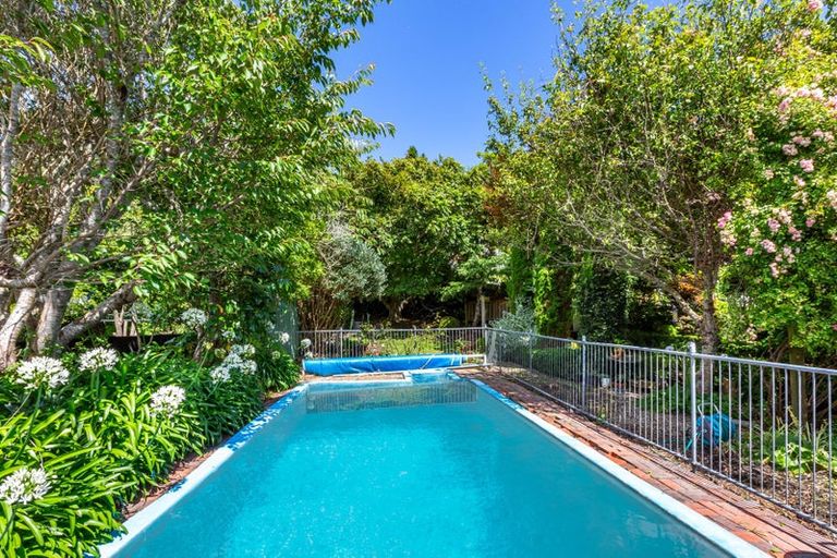 Photo of property in 18 Chester Road, Tawa, Wellington, 5028