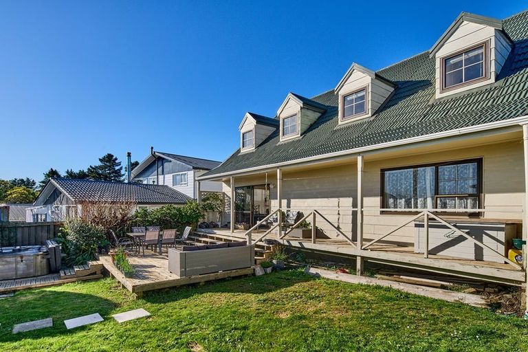 Photo of property in 6 Cleat Street, Whitby, Porirua, 5024