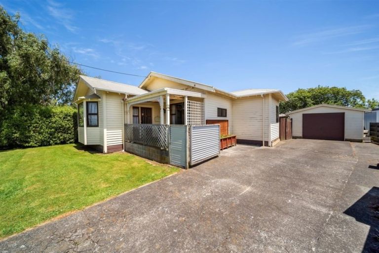 Photo of property in 21 Morrissey Street, Hawera, 4610