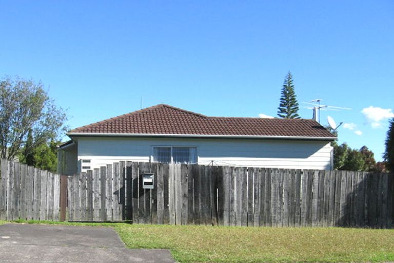 Photo of property in 1 Pahi Place, West Harbour, Auckland, 0618