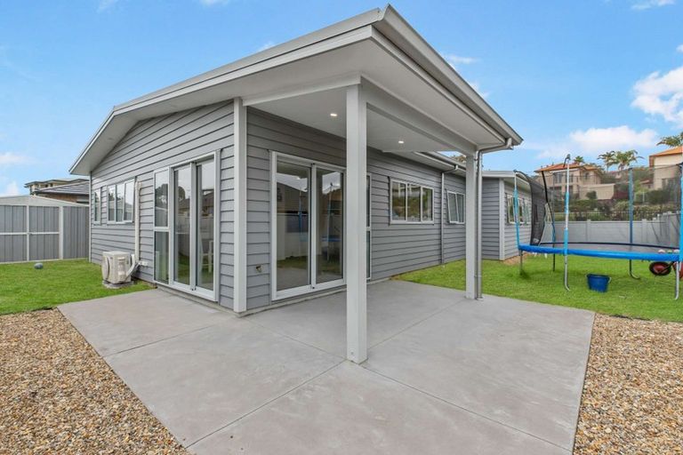Photo of property in 49 Couldrey Crescent, Red Beach, 0932