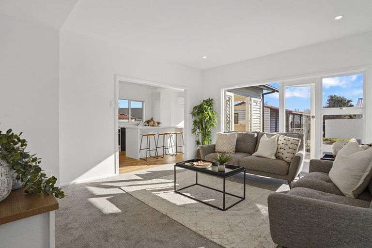 Photo of property in 21 Wainoni Road, Wainoni, Christchurch, 8061