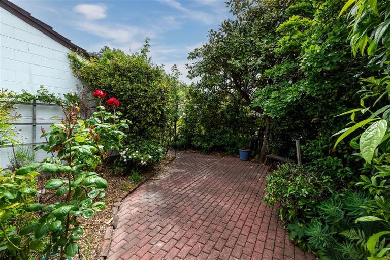 Photo of property in 5 Raekura Place, Redcliffs, Christchurch, 8081