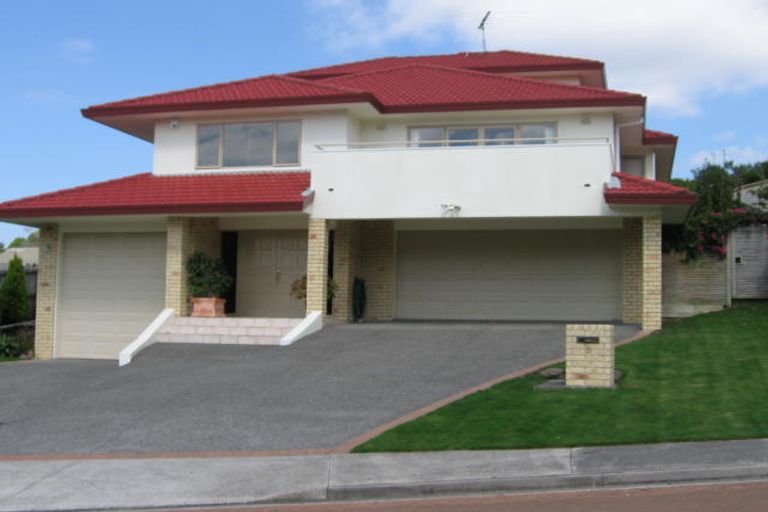 Photo of property in 8 Nottingham Place, Northcross, Auckland, 0630