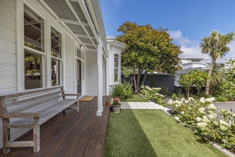 Photo of property in 69 Creswick Terrace, Northland, Wellington, 6012