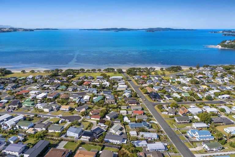 Photo of property in 22a Ngatira Place, Snells Beach, 0920