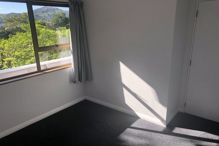 Photo of property in 9 Kate Way, Karori, Wellington, 6012