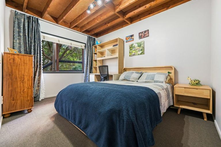 Photo of property in 1/11 Cambric Place, Botany Downs, Auckland, 2010