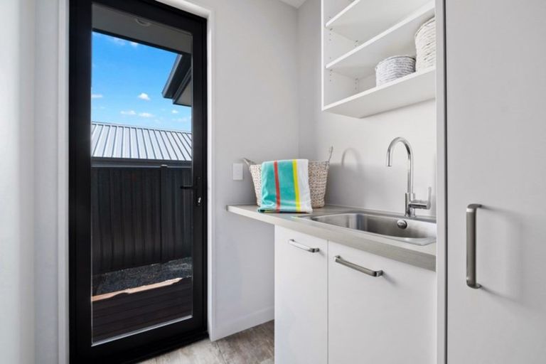 Photo of property in 10 The Heights Avenue, Wanaka, 9305