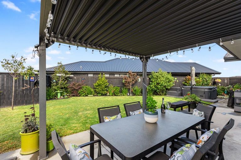 Photo of property in 25 Kaiora Drive, Papamoa Beach, Papamoa, 3118