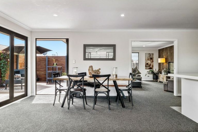 Photo of property in 3 Saint Heliers Grove, Fitzherbert, Palmerston North, 4410