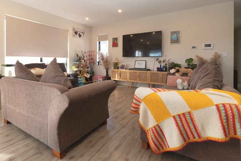 Photo of property in 58 Accolage Boulevard, Kumeu, 0810