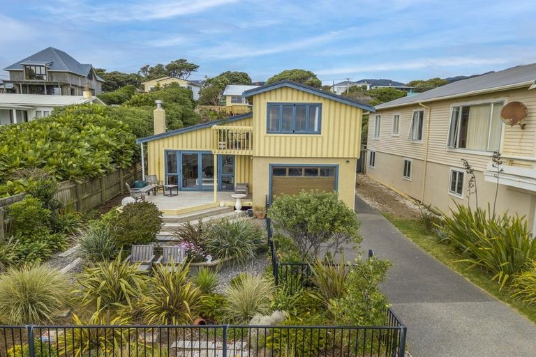 Photo of property in 131 The Parade, Paekakariki, 5034