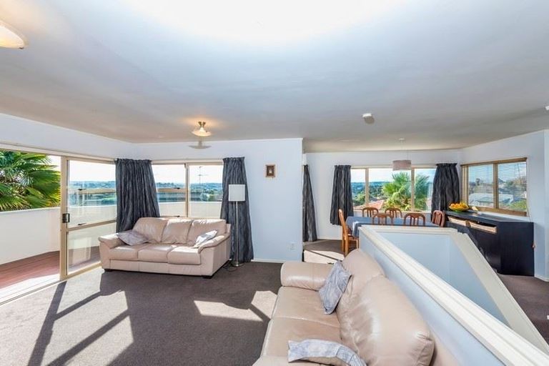 Photo of property in 13 Ballini Rise, West Harbour, Auckland, 0618