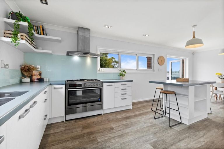 Photo of property in 2/3 County Road, Torbay, Auckland, 0630